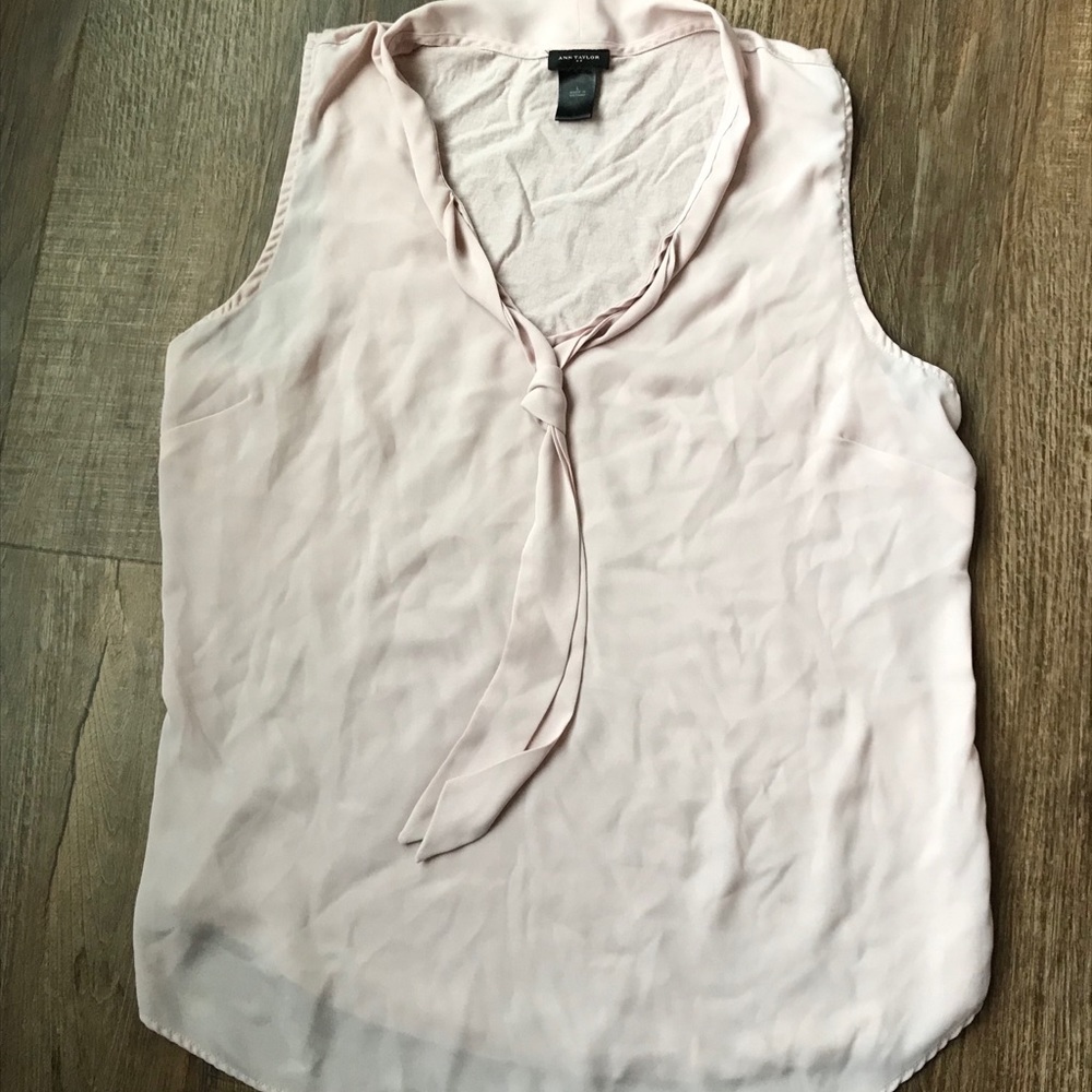 EUC Ann Taylor Silk Tie Neck Blouse